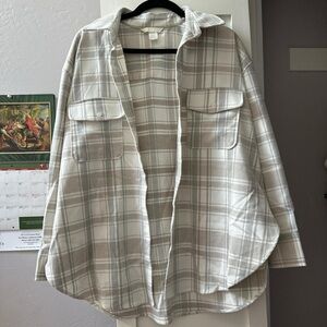 H&M Plaid Button-Up Shirt in Gray and Cream